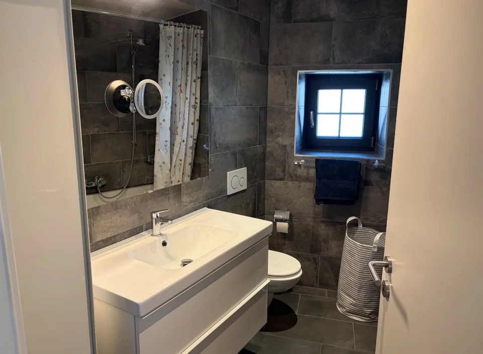 3,5 pièces lumineux, 85 m², cave et galetas Concise (VD) – Foto 4 von 11