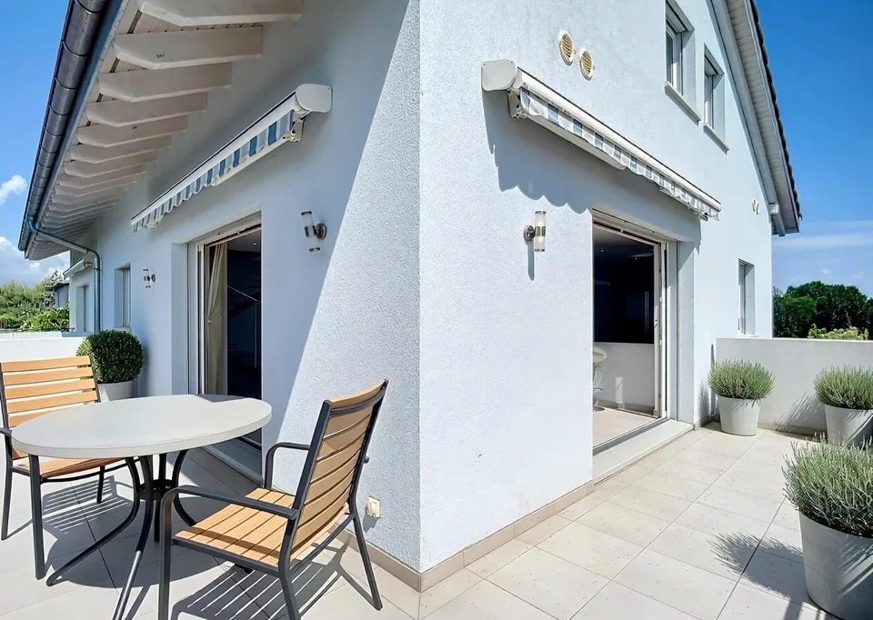 Duplex-Penthouse mit 6,5 Zimmern und Seeblick in St-Sulpice – Foto 2 von 13