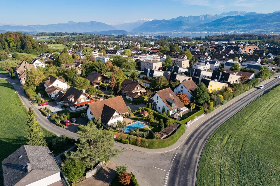 La tua nuova casa - casa di 6,5 locali con piscina e appartamento separato vicino al Lützelsee – foto 3 di 19