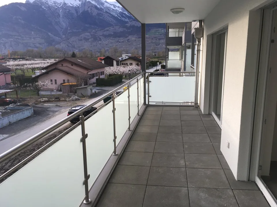 VOTRE MAGNIFIQUE 2.5 PIECES RECENT AVEC SA BELLE TERRASSE - 1 PARKING INT. + 1 PARKING EXT. INCLUS – photo 4 sur 7