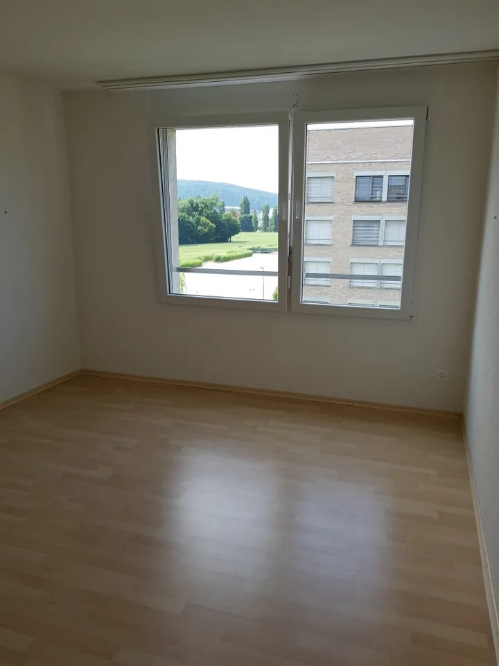 Bright 4.5-room apartment – photo 5 of 6