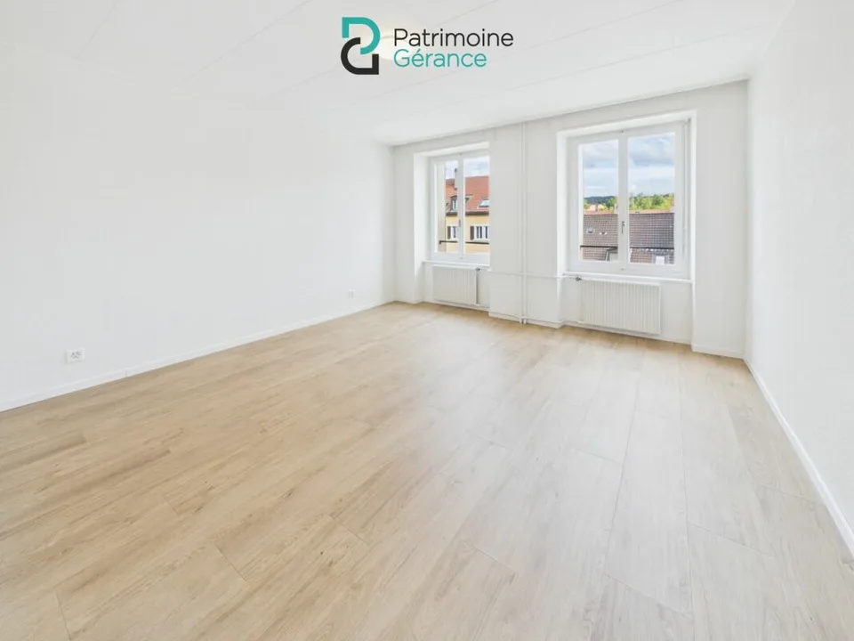 APPARTEMENT DE 4.0 PIÈCES RÉNOVÉ, LUMINEUX ET PROCHE DES COMMODITÉS – photo 7 sur 10