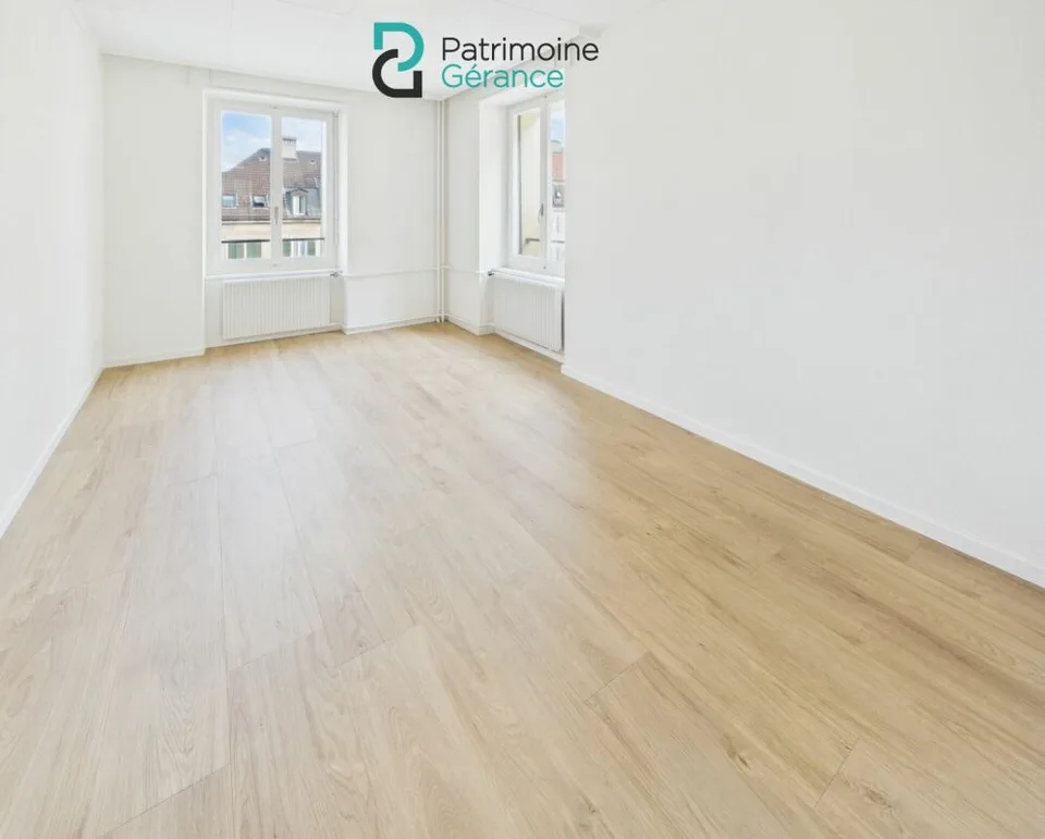 APPARTEMENT DE 4.0 PIÈCES RÉNOVÉ, LUMINEUX ET PROCHE DES COMMODITÉS – photo 5 sur 10