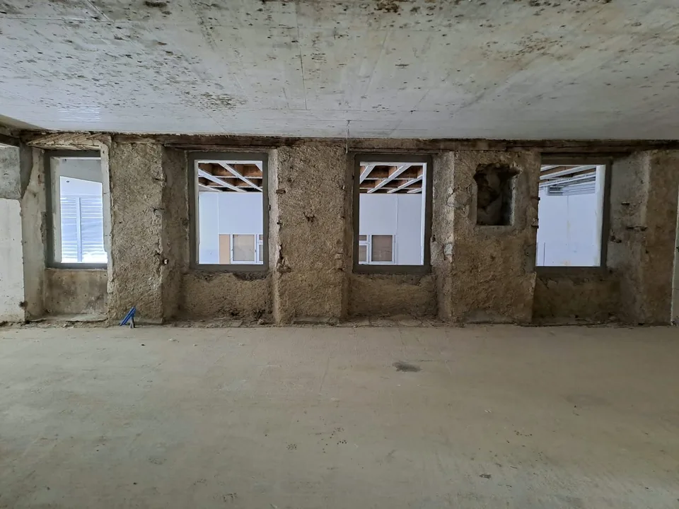Großer ebenerdiges Gewerbeobjekt mit großer Überdachung – Foto 10 von 15