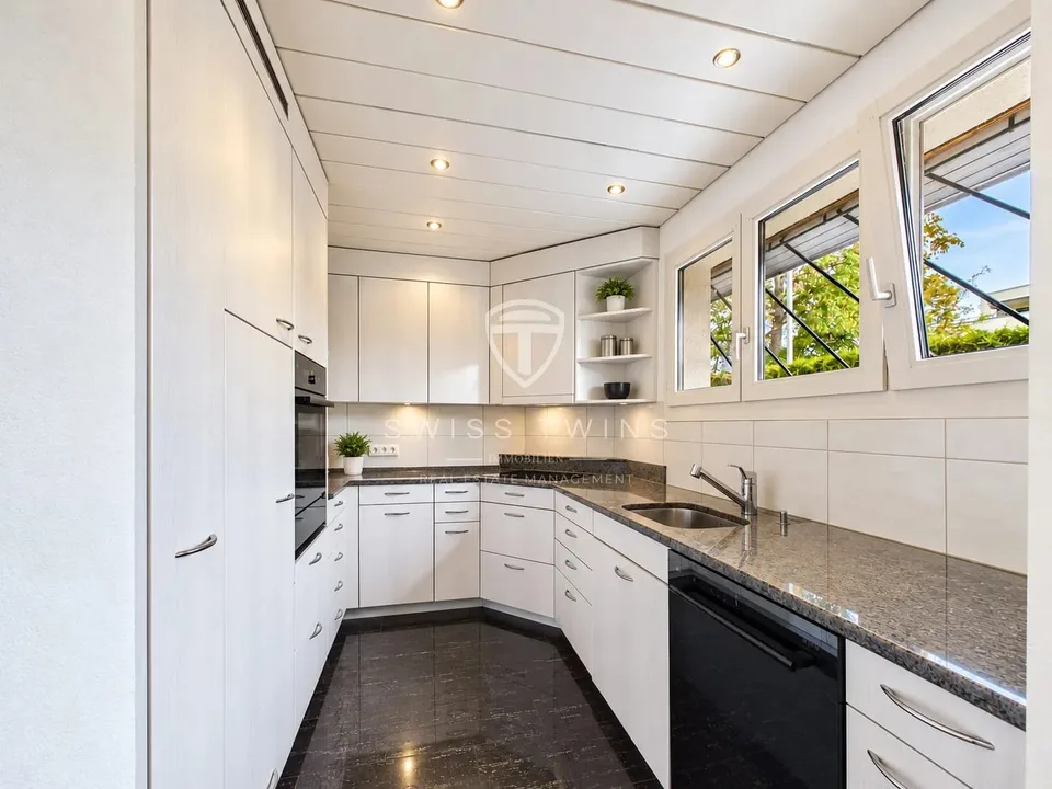 5-Zimmer-Einfamilienhaus mit sonnigem Garten, Cheminée und 4 Parkplätzen in Kleindöttingen – Foto 9 von 13