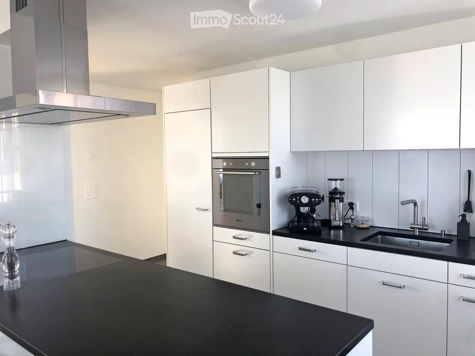 Charmant appartement 3.5 pièces, 1er étage, environ 112 m2 avec balcon sur tour de balcon – photo 4 sur 18