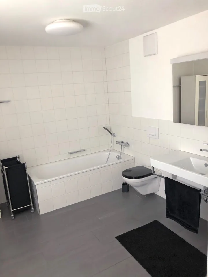 Charmant appartement 3.5 pièces, 1er étage, environ 112 m2 avec balcon sur tour de balcon – photo 8 sur 18
