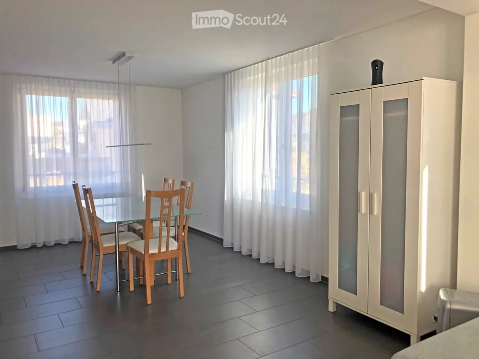Charmant appartement 3.5 pièces, 1er étage, environ 112 m2 avec balcon sur tour de balcon – photo 6 sur 18