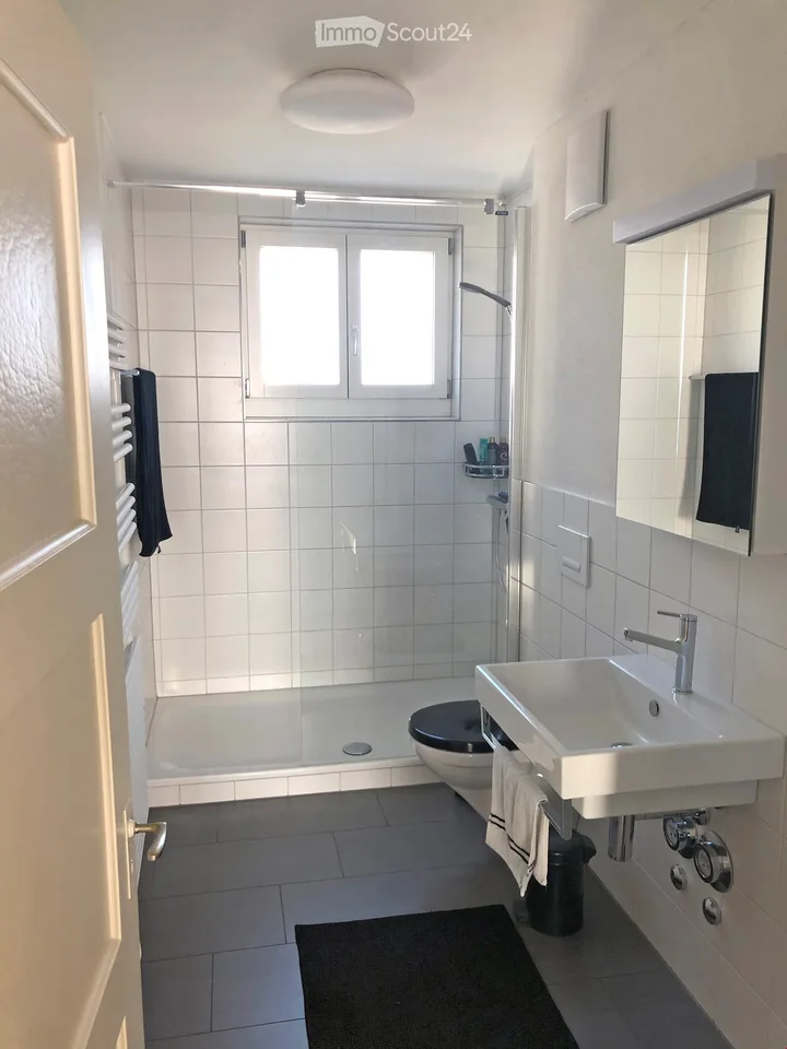 Charmant appartement 3.5 pièces, 1er étage, environ 112 m2 avec balcon sur tour de balcon – photo 7 sur 18