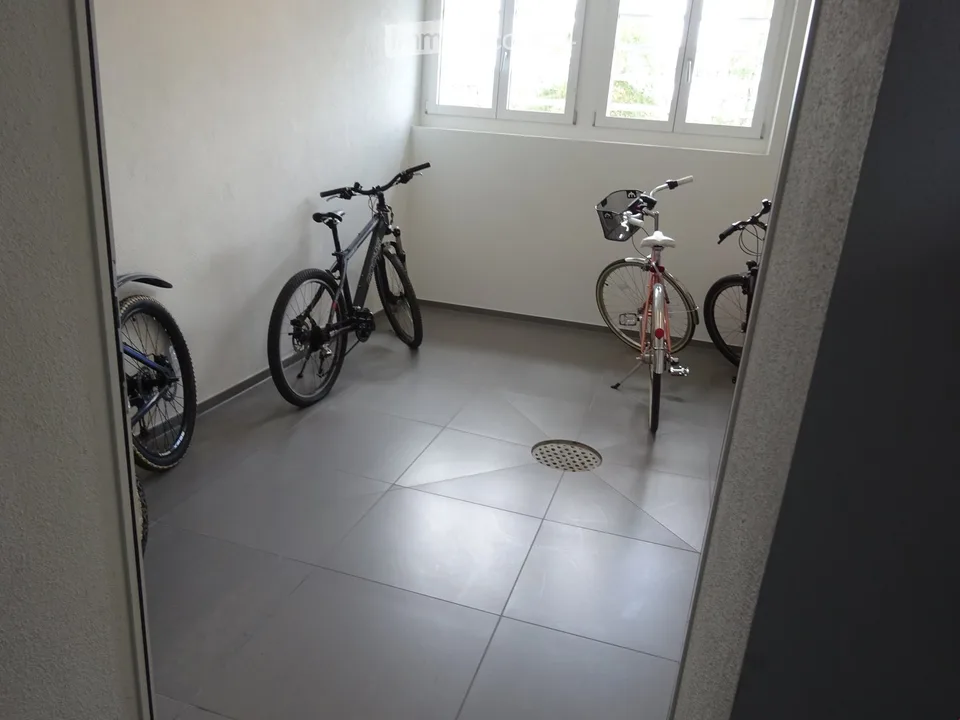 Charmant appartement 3.5 pièces, 1er étage, environ 112 m2 avec balcon sur tour de balcon – photo 13 sur 18