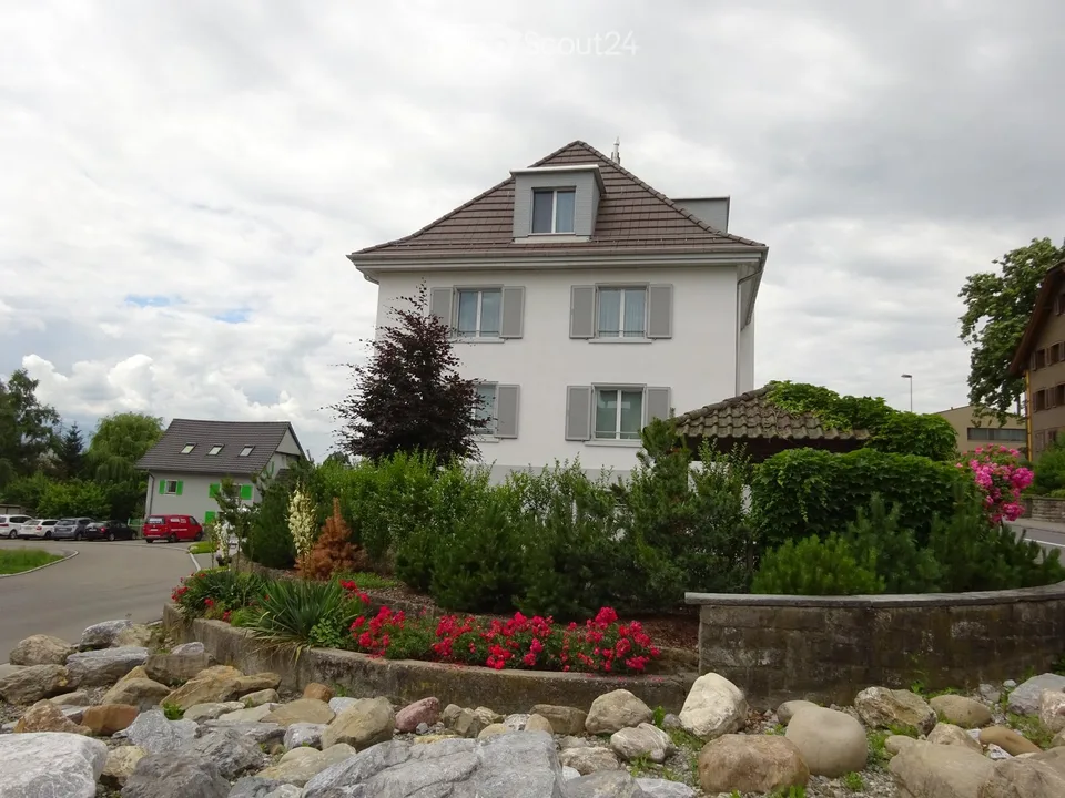 Charmant appartement 3.5 pièces, 1er étage, environ 112 m2 avec balcon sur tour de balcon – photo 3 sur 18