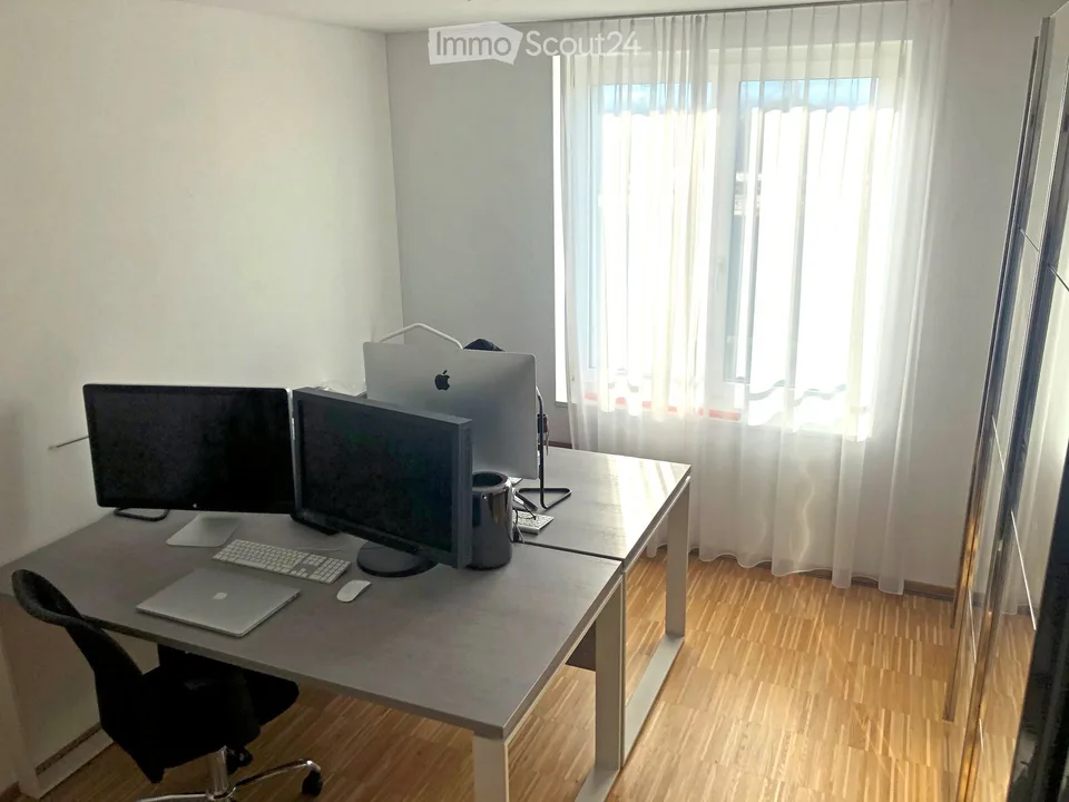 Charmant appartement 3.5 pièces, 1er étage, environ 112 m2 avec balcon sur tour de balcon – photo 15 sur 18