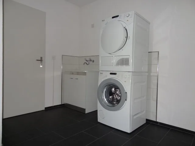 Appartement en attique moderne de 4,5 pièces à Münsingen – photo 12 sur 12