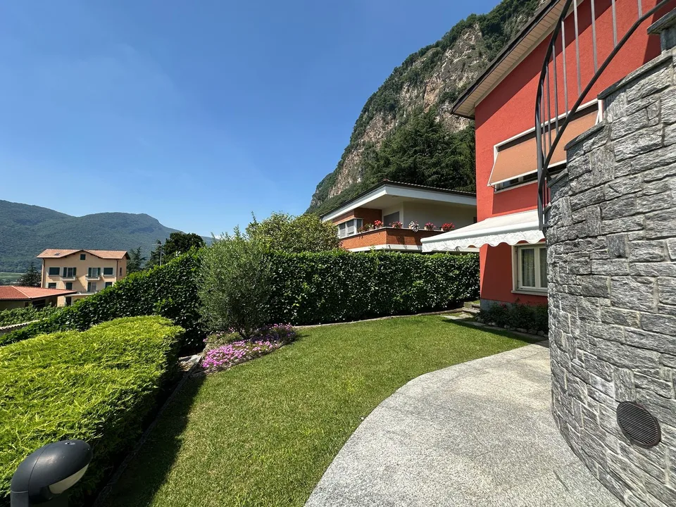 Prächtige Uni-Bifamilien-Villa mit gepflegtem Garten, optimaler Ausrichtung und freier Sicht – Foto 13 von 29