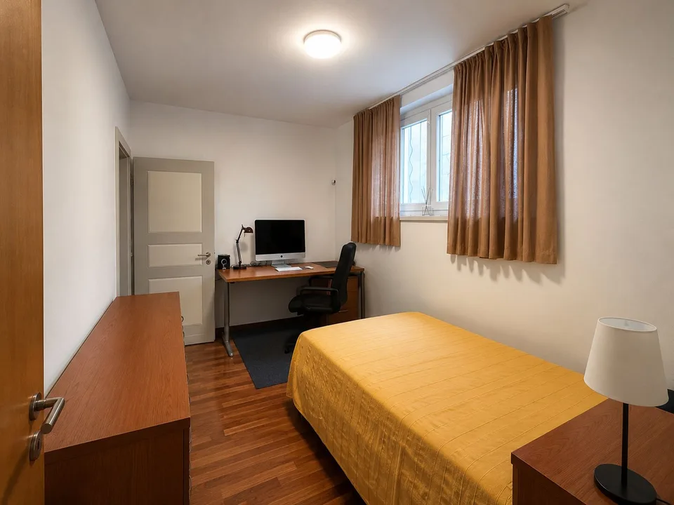 Prächtige Uni-Bifamilien-Villa mit gepflegtem Garten, optimaler Ausrichtung und freier Sicht – Foto 16 von 29
