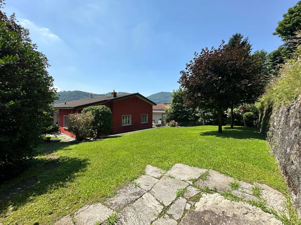 Prächtige Uni-Bifamilien-Villa mit gepflegtem Garten, optimaler Ausrichtung und freier Sicht – Foto 26 von 29