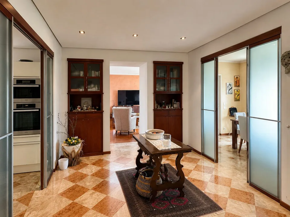 Prächtige Uni-Bifamilien-Villa mit gepflegtem Garten, optimaler Ausrichtung und freier Sicht – Foto 7 von 29