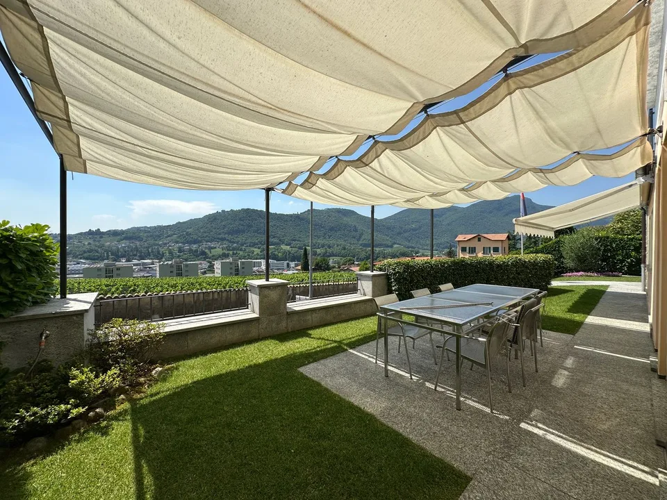 Prächtige Uni-Bifamilien-Villa mit gepflegtem Garten, optimaler Ausrichtung und freier Sicht – Foto 12 von 29