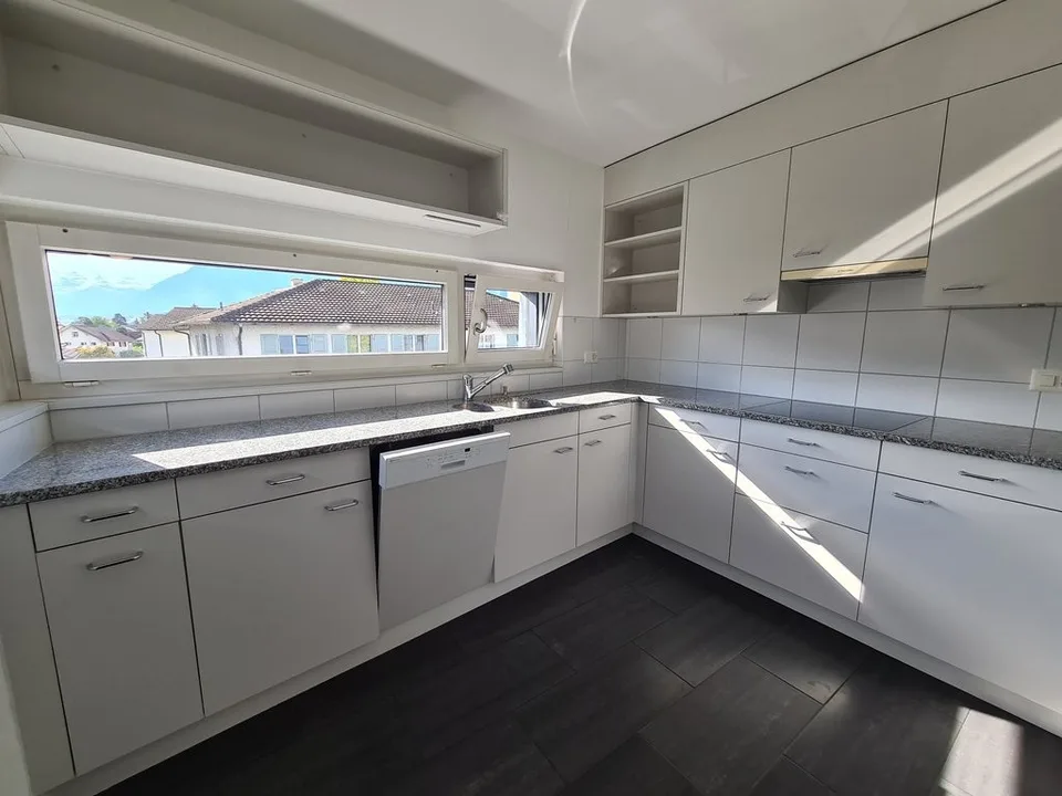 Spacious apartment with mountain panorama! – photo 3 of 9