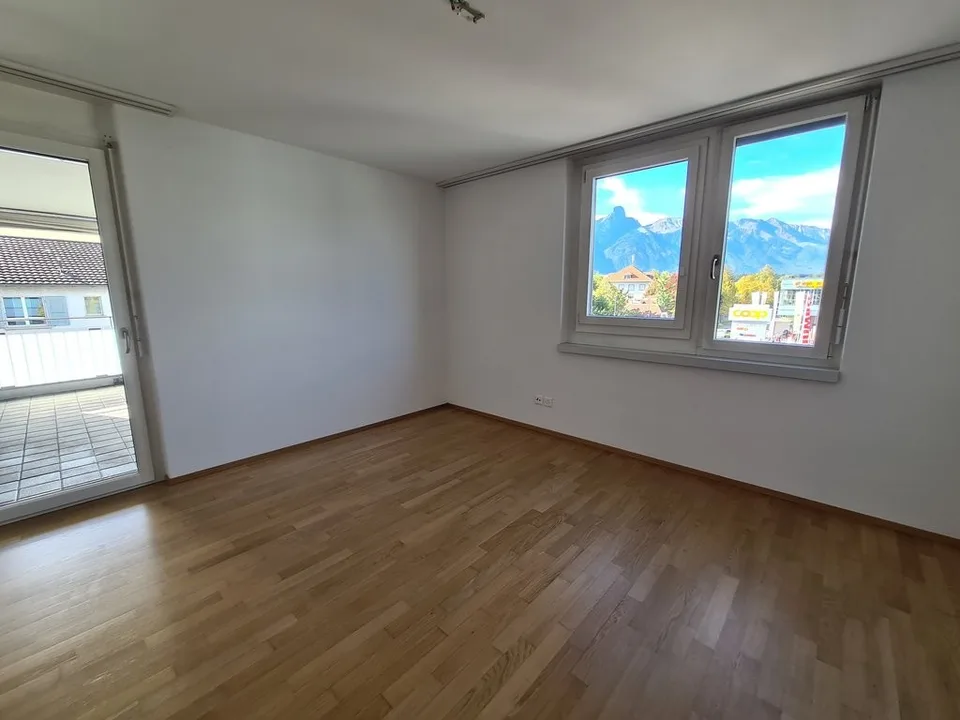 Spacious apartment with mountain panorama! – photo 4 of 9