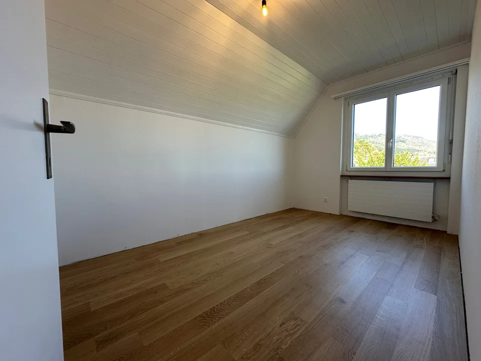 Charmante 5-Zimmer-Wohnung mit Panoramablick – Foto 9 von 14