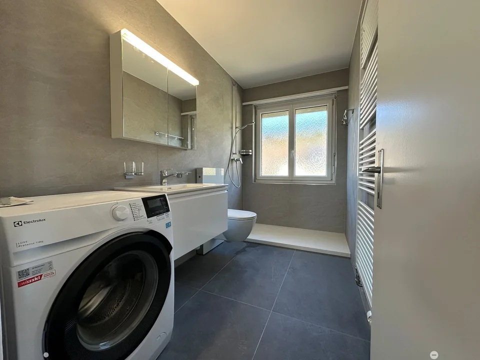 Charmante 5-Zimmer-Wohnung mit Panoramablick – Foto 3 von 14