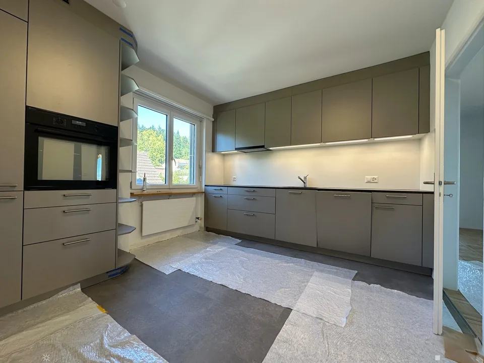 Charmante 5-Zimmer-Wohnung mit Panoramablick – Foto 2 von 14