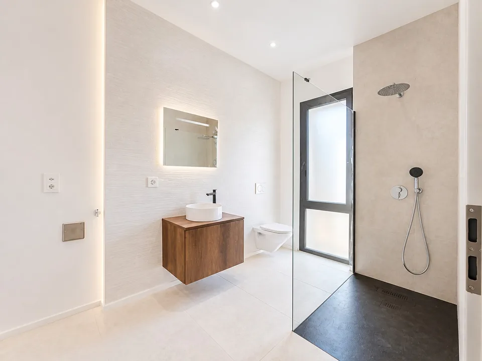Neues Haus mit Terrasse und Seeblick – Foto 11 von 12