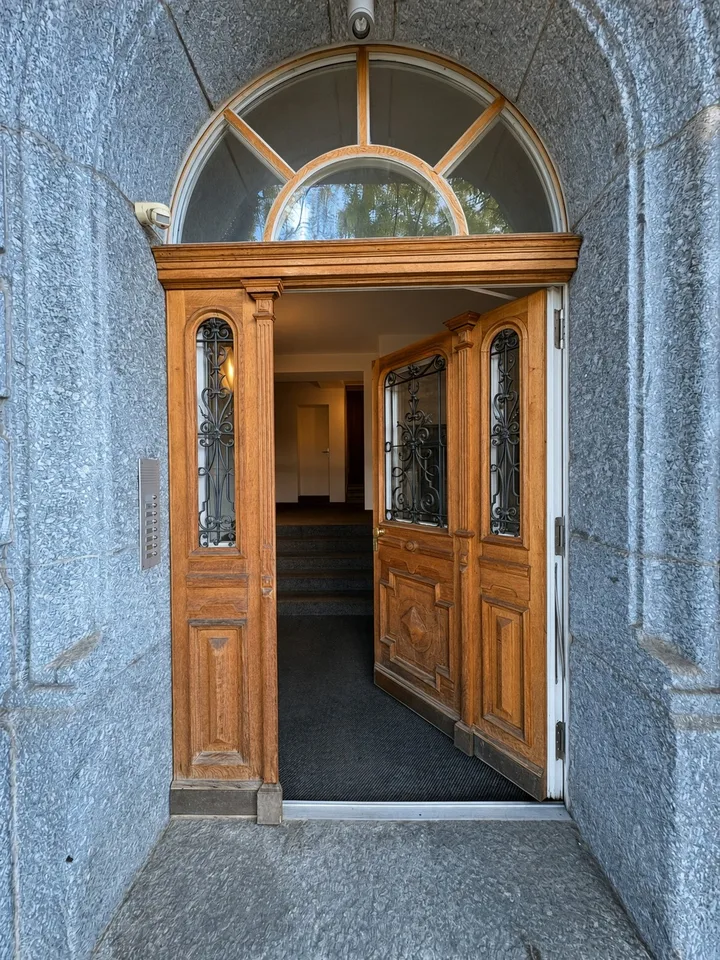 Bureau meublé au Stadelhofen, salle de conférence et frais accessoires inclus – photo 4 sur 11