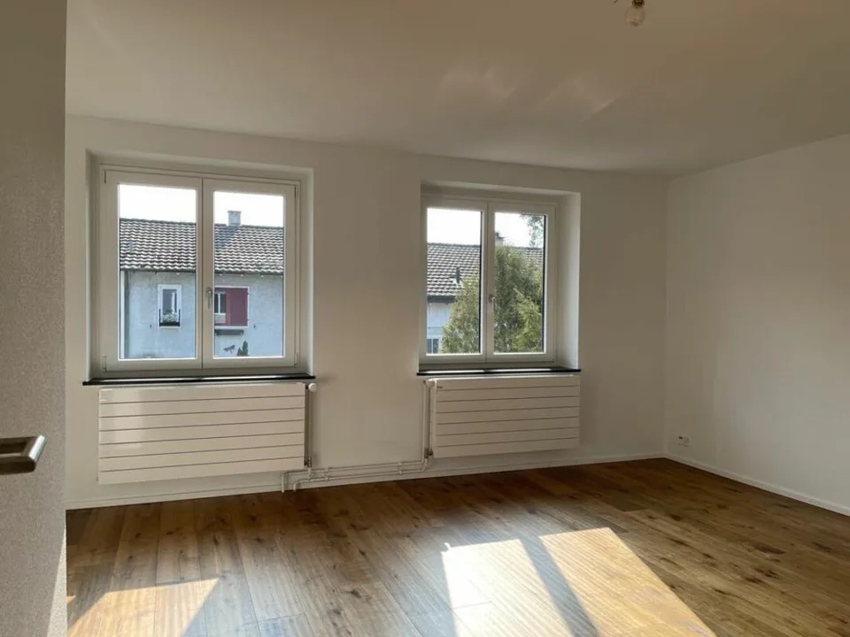 Maison de rangée de 4 pièces élégante avec jardin à Oberwil – photo 9 sur 13