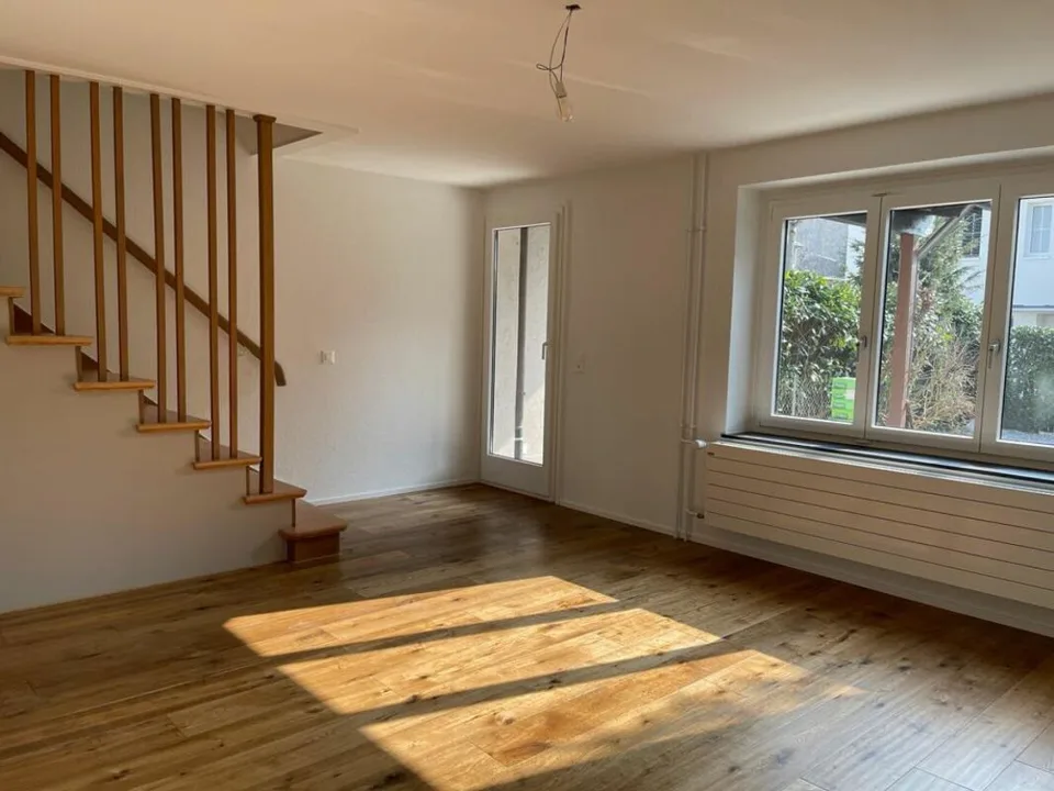 Maison de rangée de 4 pièces élégante avec jardin à Oberwil – photo 6 sur 13