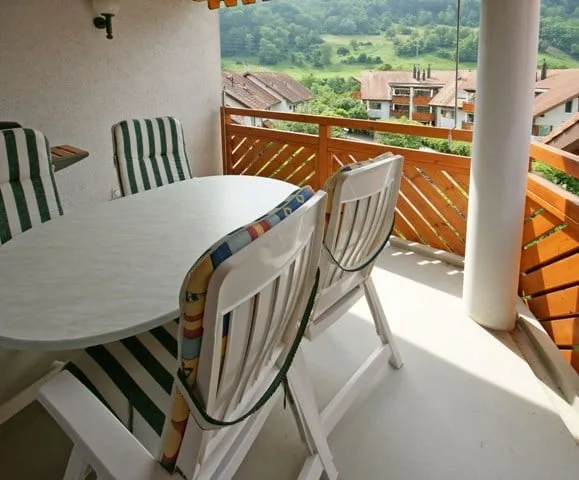 EXCLUSIVE 3.5 ROOM ATTIC APARTMENT – photo 8 of 9