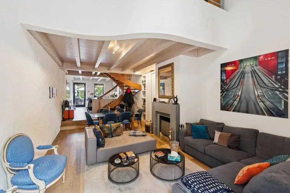 Casa ristrutturata in un corpo di fattoria – foto 5 di 13