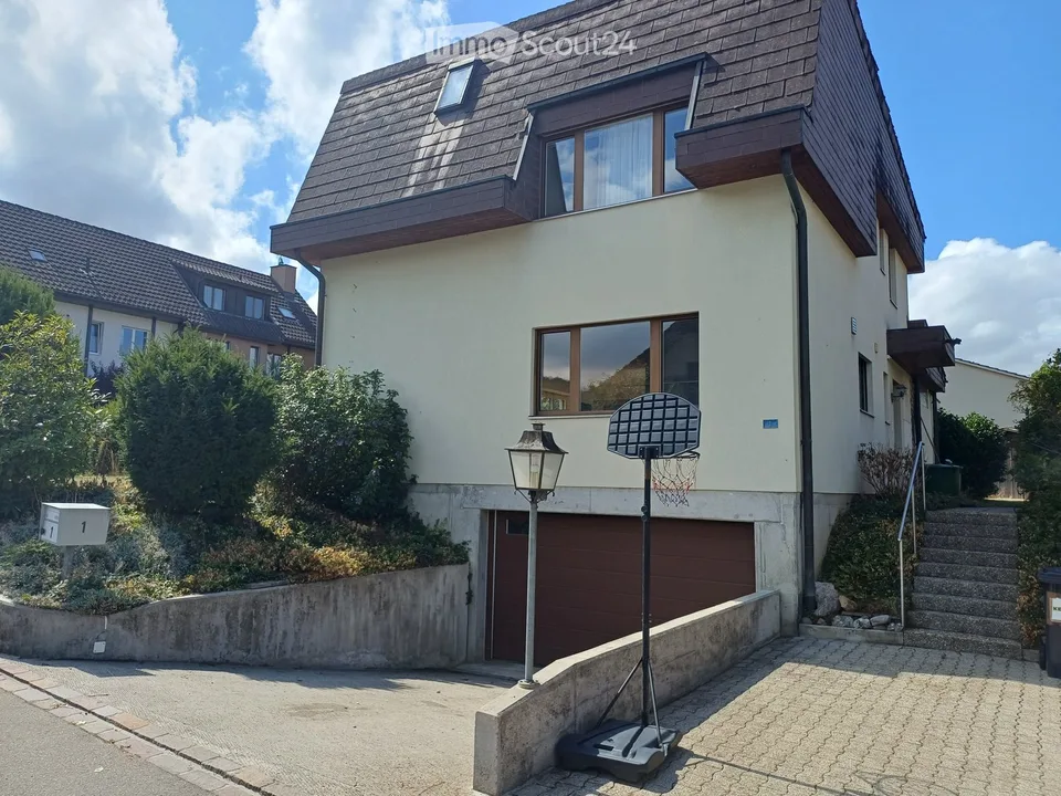 Freistehendes 5½-Zimmer-Einfamilienhaus mit idyllischem, sonnigem Garten – Foto 2 von 22