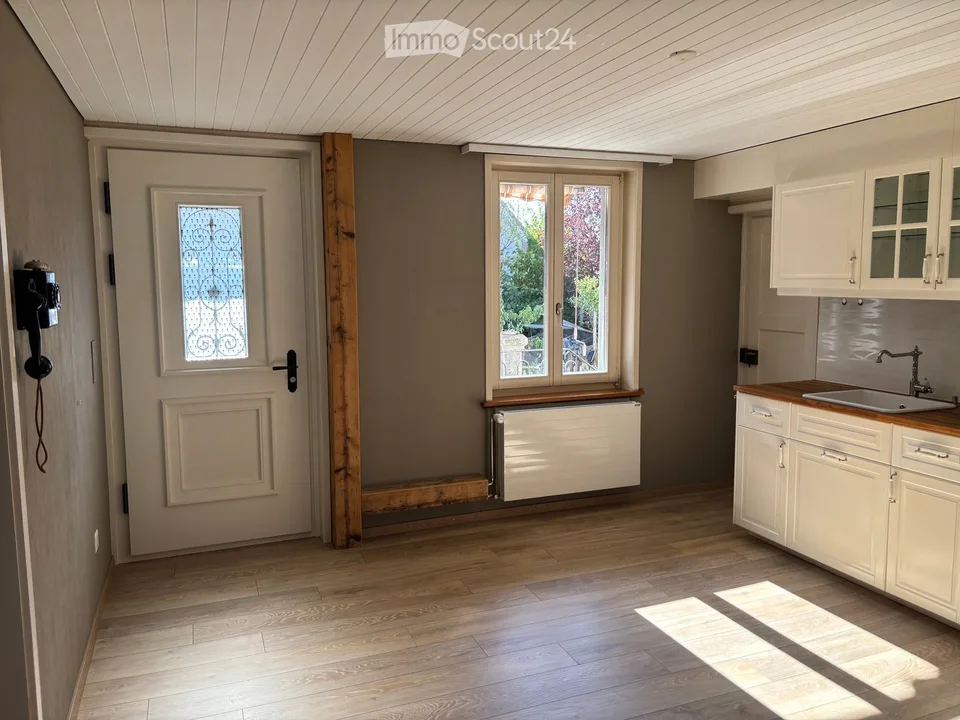 Gemütliches Zweifamilienhaus auf grosszügiger Parzelle mitten in Heimberg – Foto 15 von 26