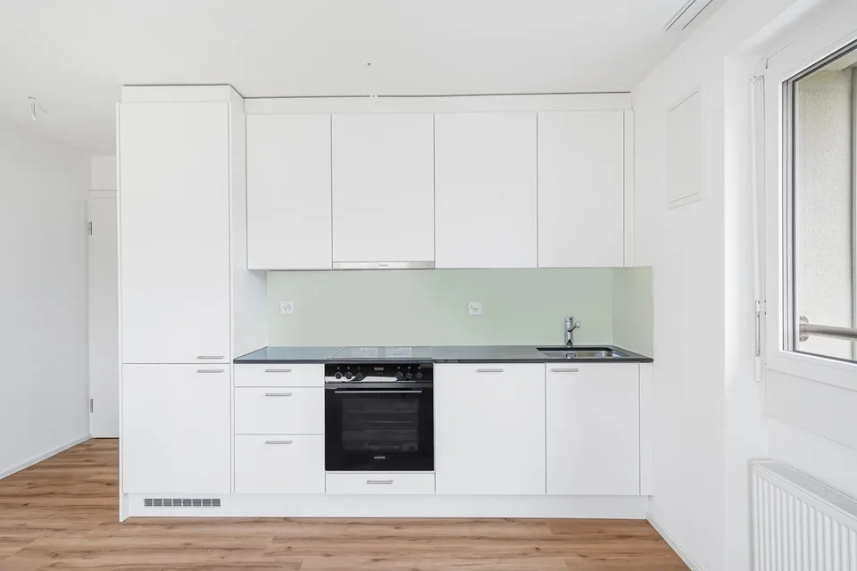 Neurenovierte 2-Zimmer-Wohnung mit Balkon – Foto 2 von 13