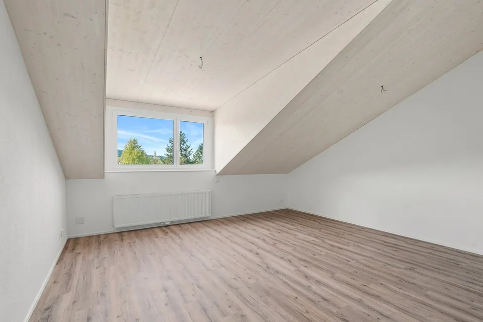 Renovated 2-room attic apartment – photo 4 of 12