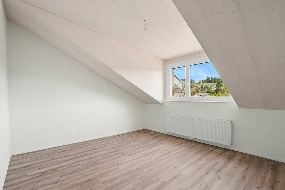 Renovated 2-room attic apartment – photo 5 of 12