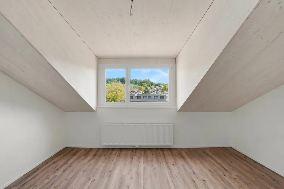 Renovated 2-room attic apartment – photo 6 of 12