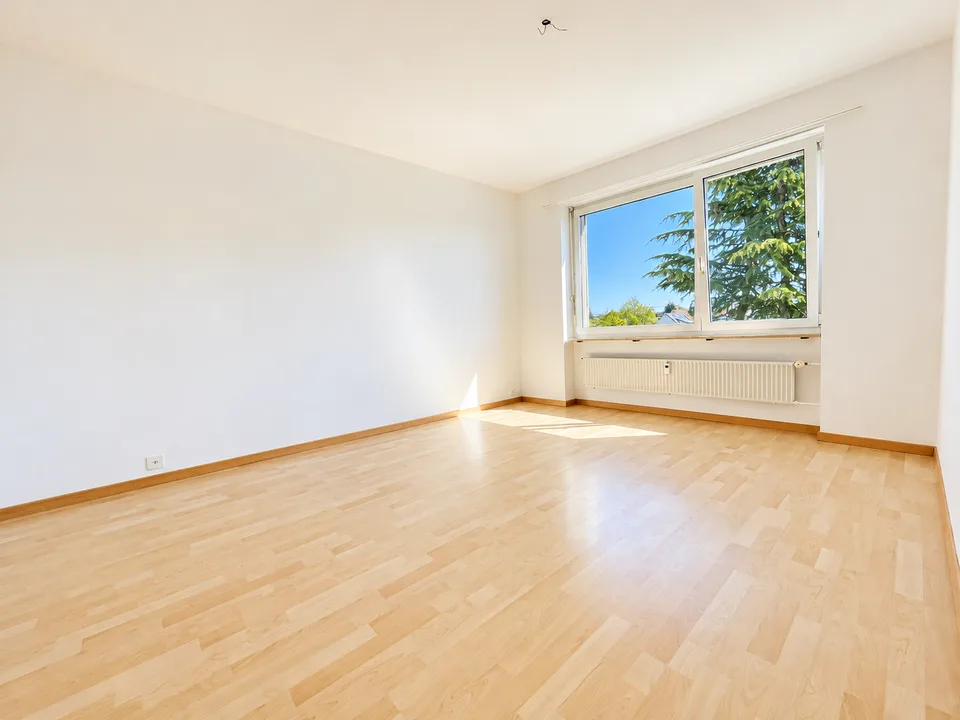 Ruhige, helle und grosszügige 3.5-Zimmerwohnung in beliebtem Wohnquartier – Foto 3 von 9