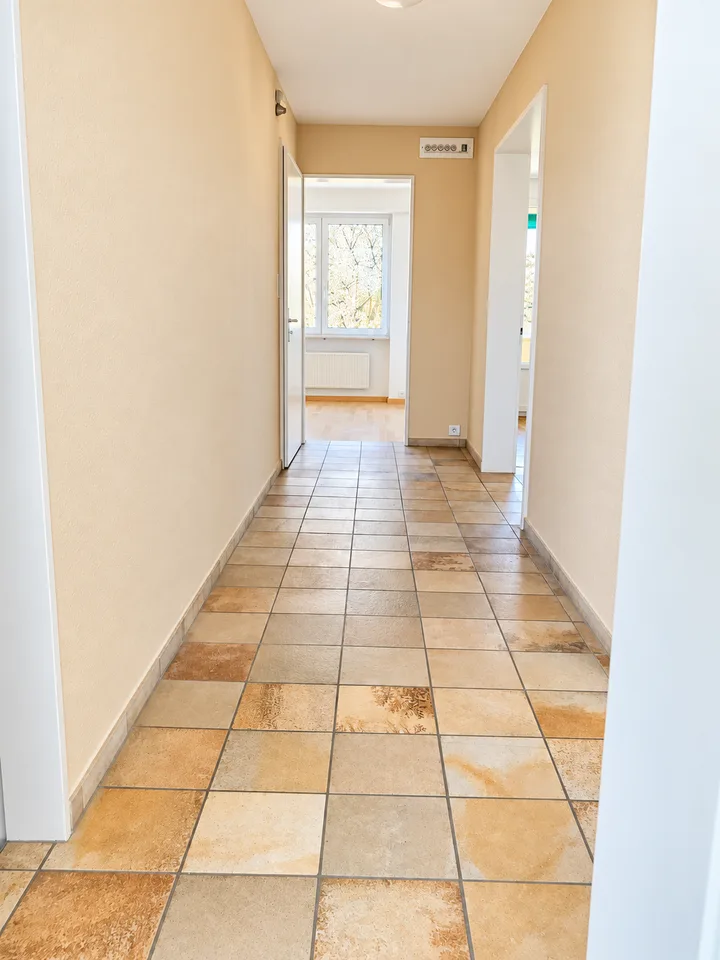 Ruhige, helle und grosszügige 3.5-Zimmerwohnung in beliebtem Wohnquartier – Foto 7 von 9