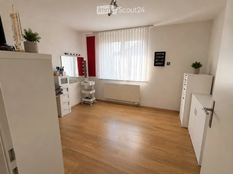 Charmante 4.5-Zimmer-Wohnung mit Gartensitzplatz an ruhiger Lage in Laufen – Foto 8 von 17