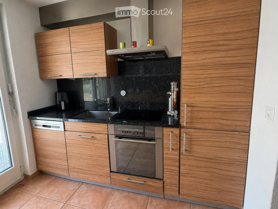 Charmante 4.5-Zimmer-Wohnung mit Gartensitzplatz an ruhiger Lage in Laufen – Foto 3 von 17