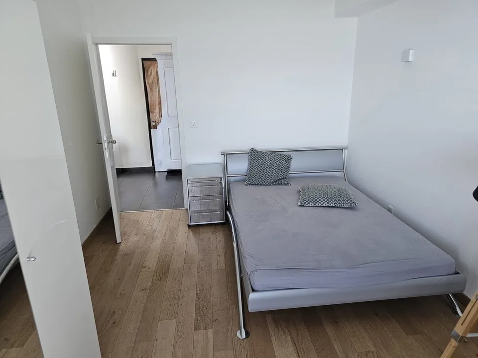 LUTRY - SCHÖNES 4.5-ZIMMER-WOHNUNG MIT Bлик AUF DEN SEE UND DIE BERGE – Foto 3 von 13