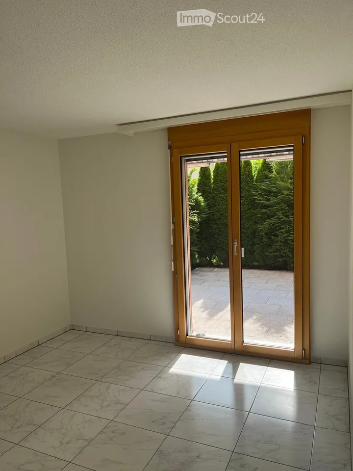 Charming 2.5-room apartment with terrace in Dübendorf – photo 3 of 5