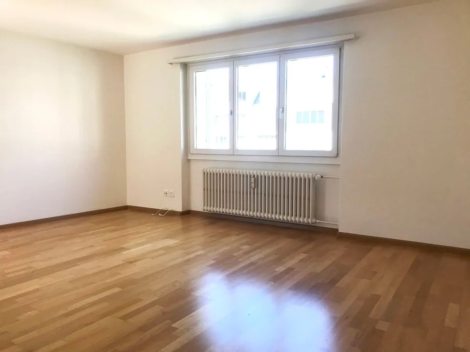 Sunny, freshly renovated 3-room apartment with balcony in Liestal – photo 3 of 8