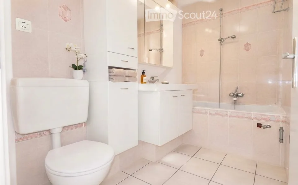 Appartement de 3,5 pièces – juste à côté de l'école! – Foto 3 von 5