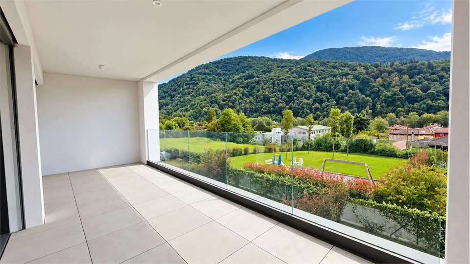 Modernes 2.5-Zimmer-Apartment mit Terrasse in der Residenza Due Laghi – Foto 2 von 13