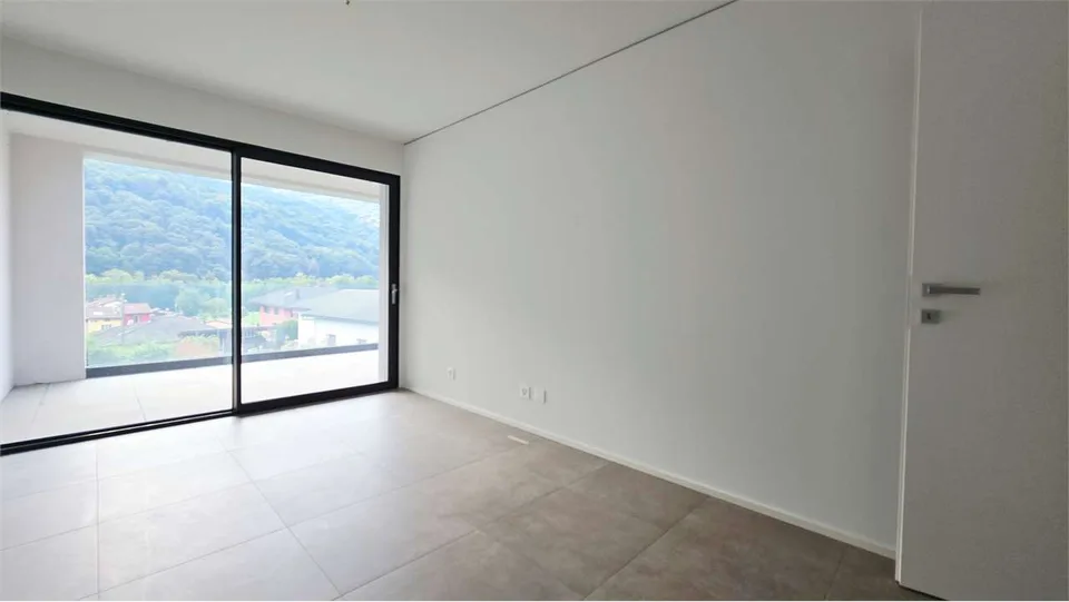 Modernes 2.5-Zimmer-Apartment mit Terrasse in der Residenza Due Laghi – Foto 8 von 13