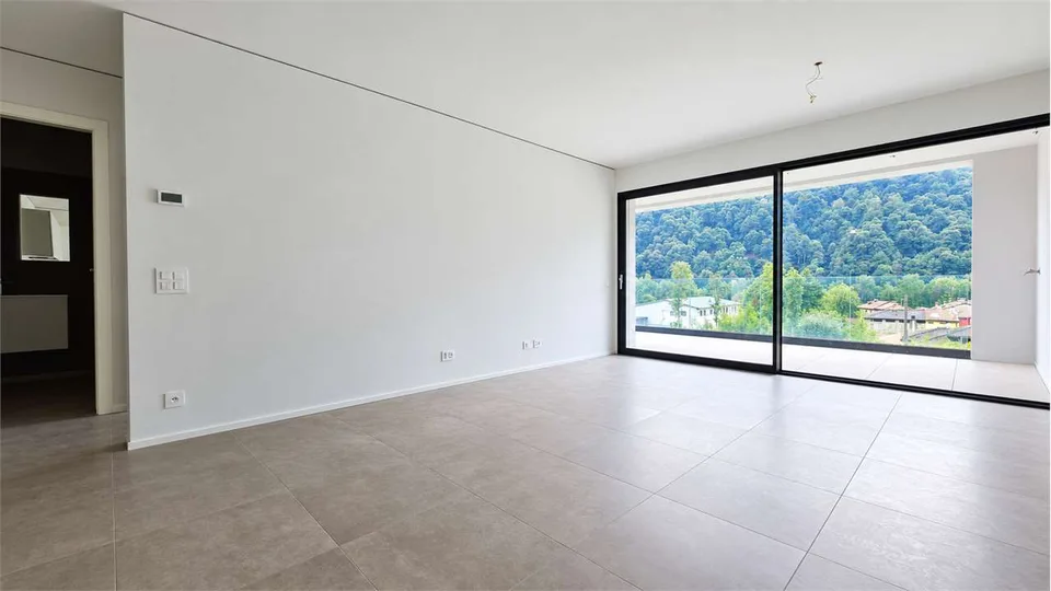 Modernes 2.5-Zimmer-Apartment mit Terrasse in der Residenza Due Laghi – Foto 4 von 13